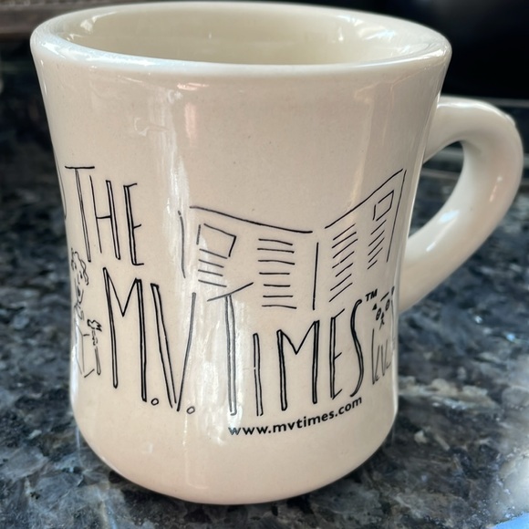 Martha’s Vineyard Roz Chast coffee mug in EUC - Picture 3 of 6